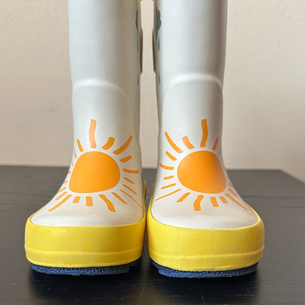 Cat & Jack Kids Rain Boots with Rainbow Design - Picture 7 of 7
